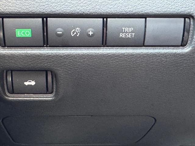 Vehicle image 14 of 22