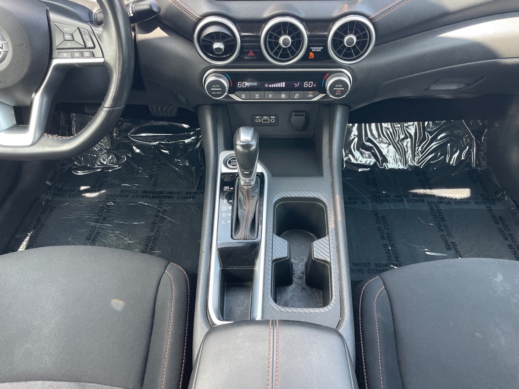 Vehicle image 21 of 25