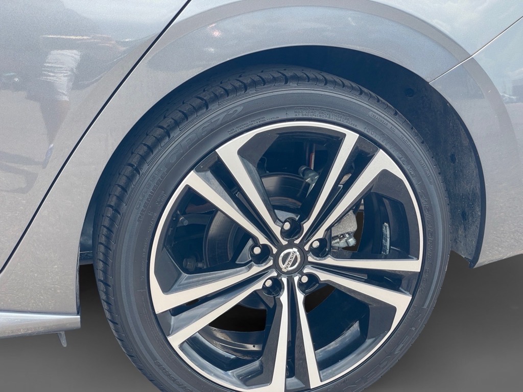 Vehicle image 9 of 25