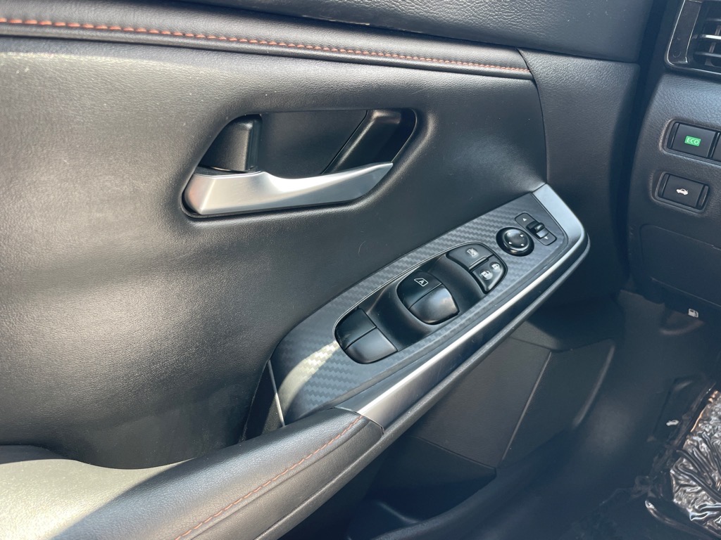Vehicle image 22 of 25