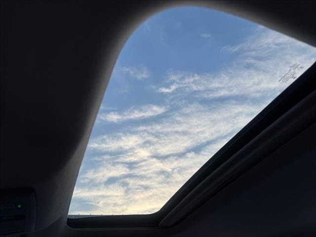 Vehicle image 13 of 25