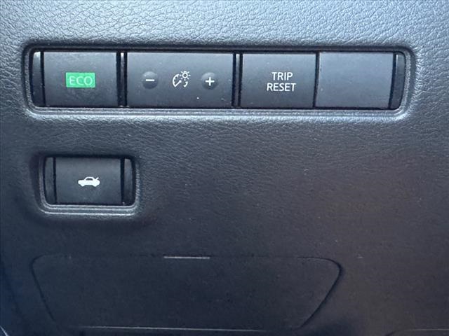Vehicle image 16 of 25