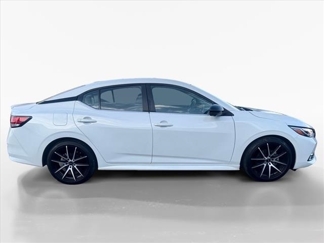 Vehicle image 4 of 25