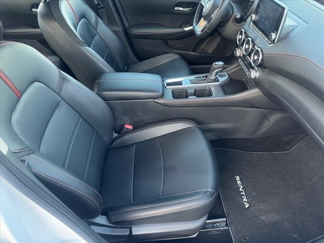 Vehicle image 17 of 25