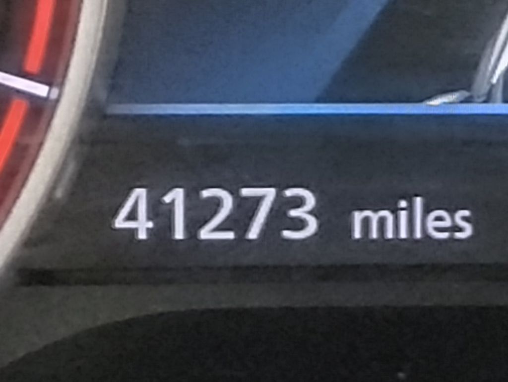 Vehicle image 21 of 33