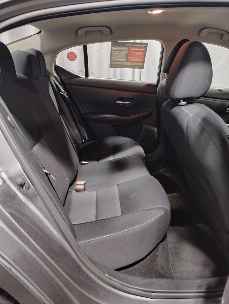 Vehicle image 16 of 33