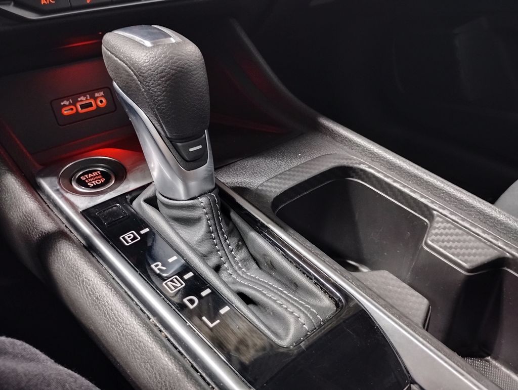 Vehicle image 25 of 33