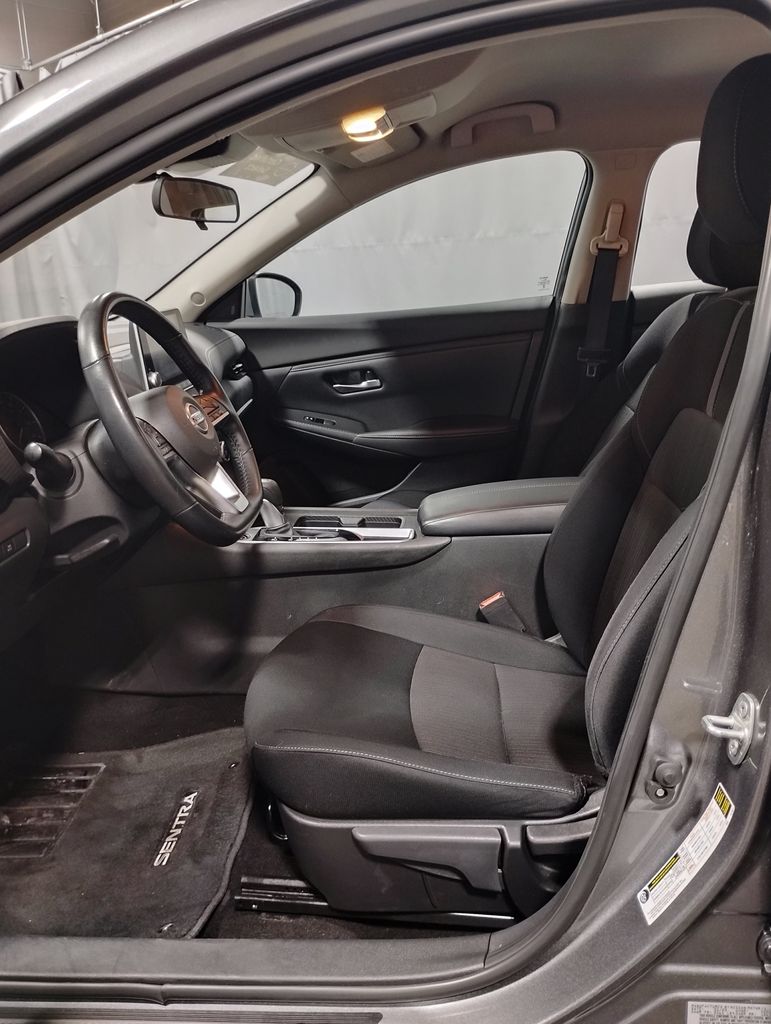 Vehicle image 18 of 33