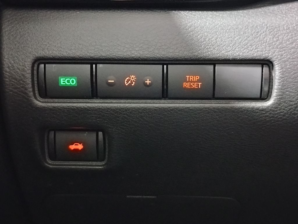 Vehicle image 26 of 33