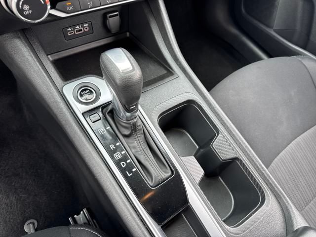 Vehicle image 17 of 24