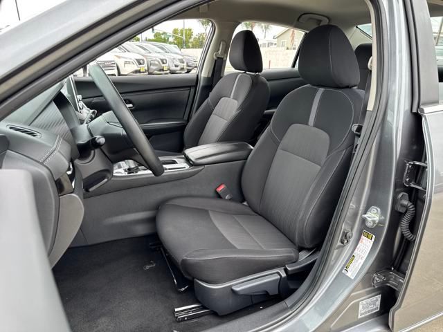 Vehicle image 4 of 24