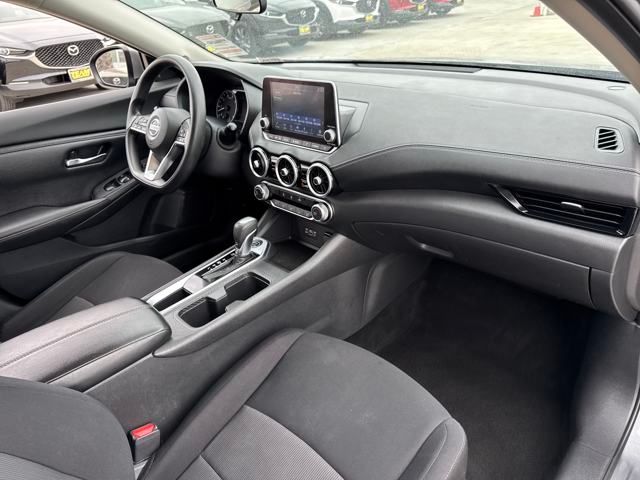 Vehicle image 21 of 24