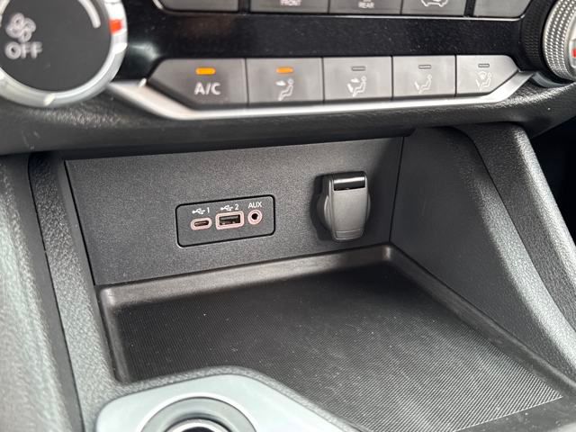 Vehicle image 15 of 24