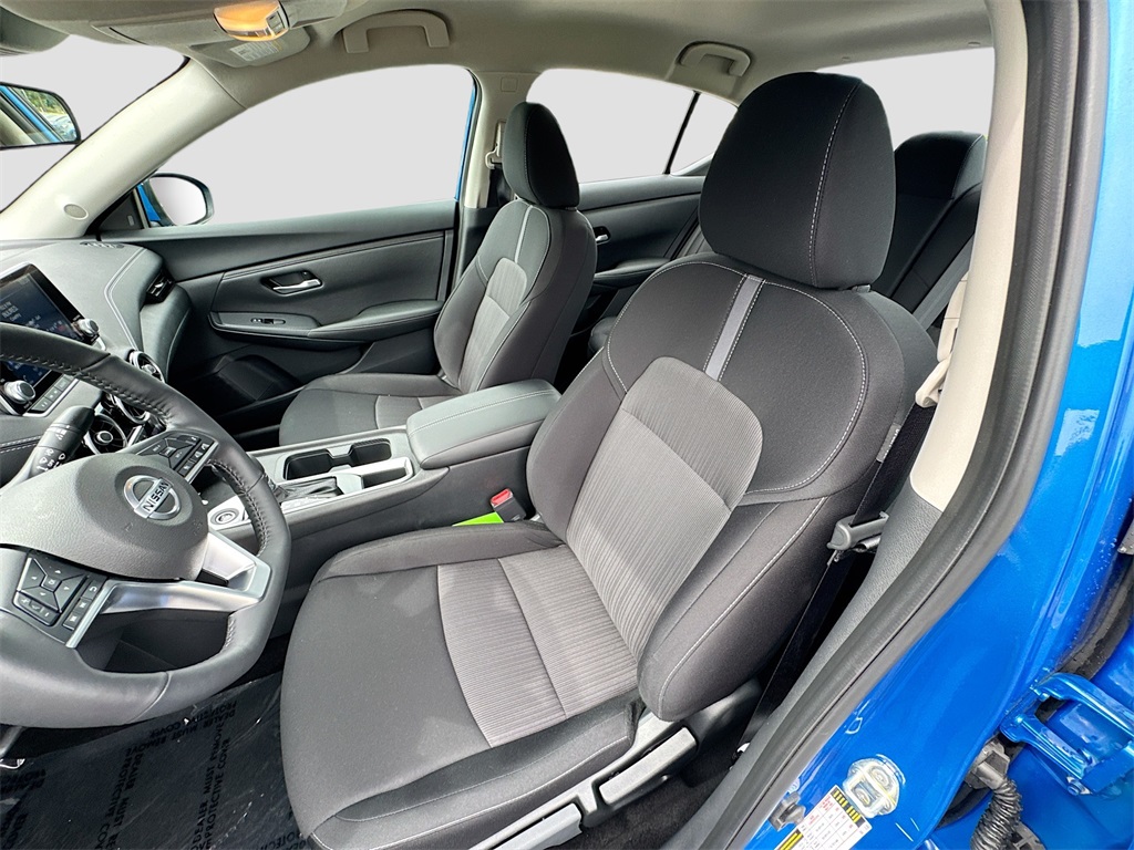 Vehicle image 14 of 26