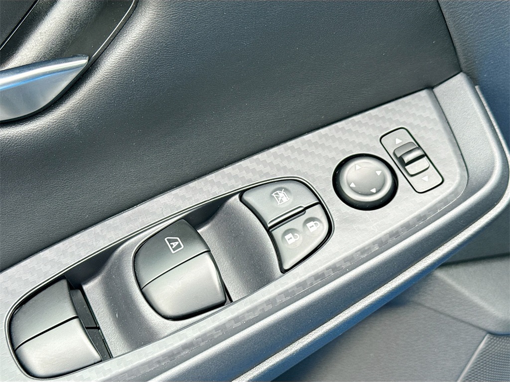 Vehicle image 24 of 26