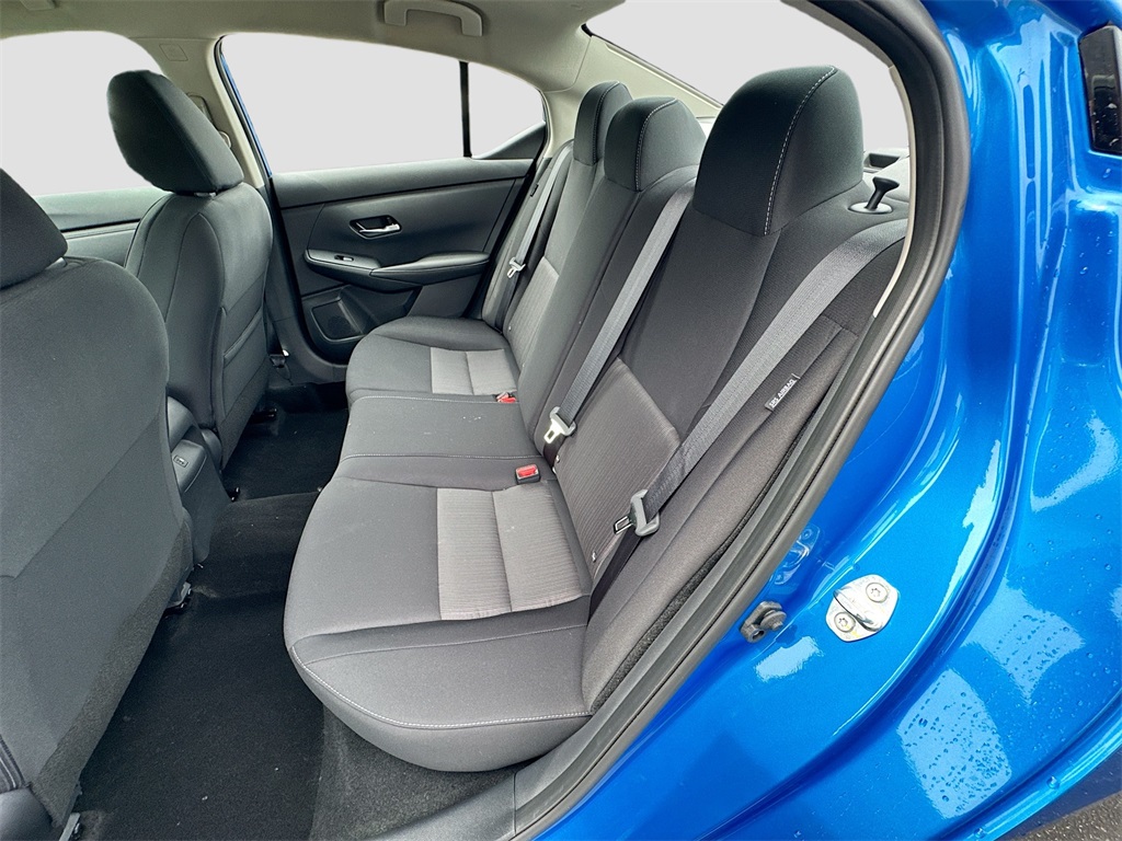 Vehicle image 13 of 26