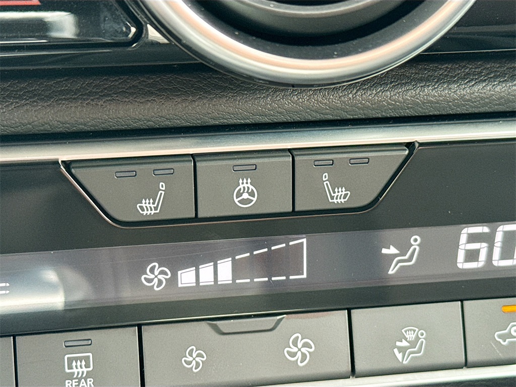 Vehicle image 23 of 26