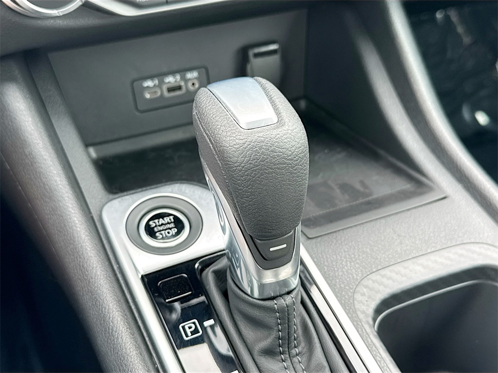 Vehicle image 21 of 26