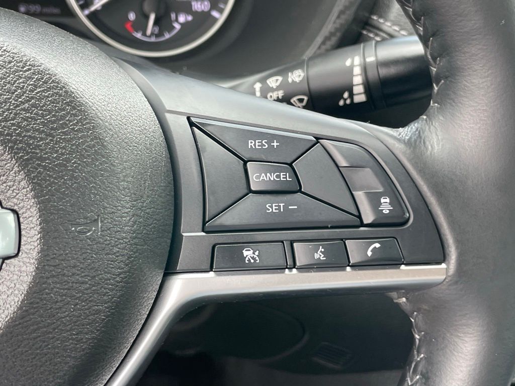 Vehicle image 27 of 30