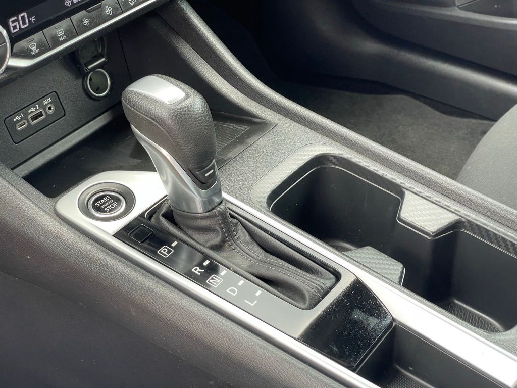 Vehicle image 17 of 30