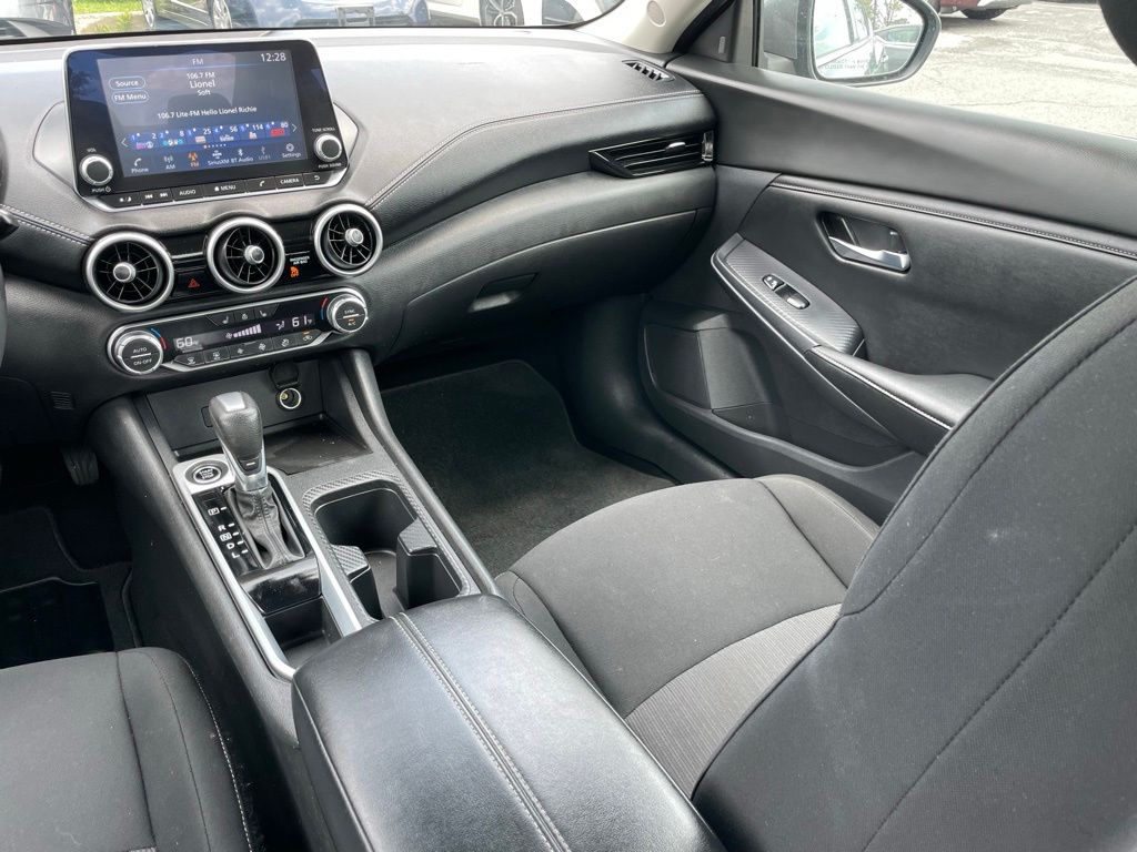 Vehicle image 23 of 30