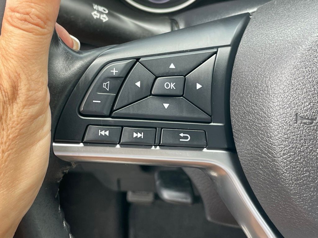 Vehicle image 28 of 30