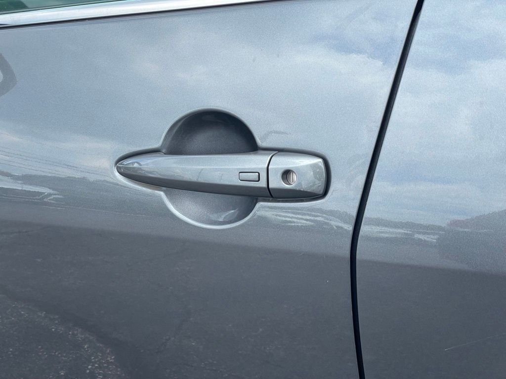 Vehicle image 20 of 30