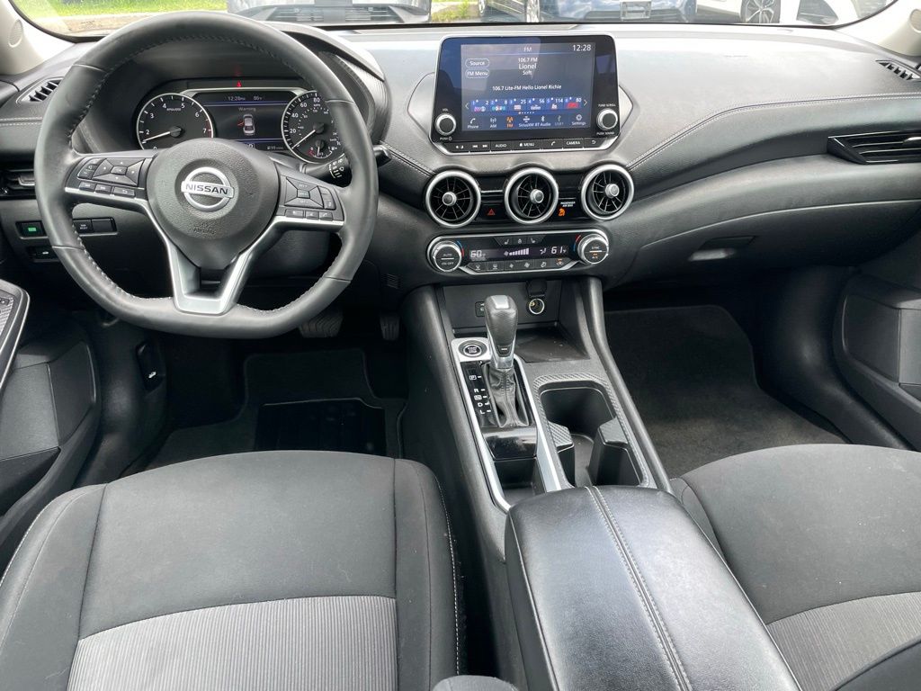 Vehicle image 10 of 30