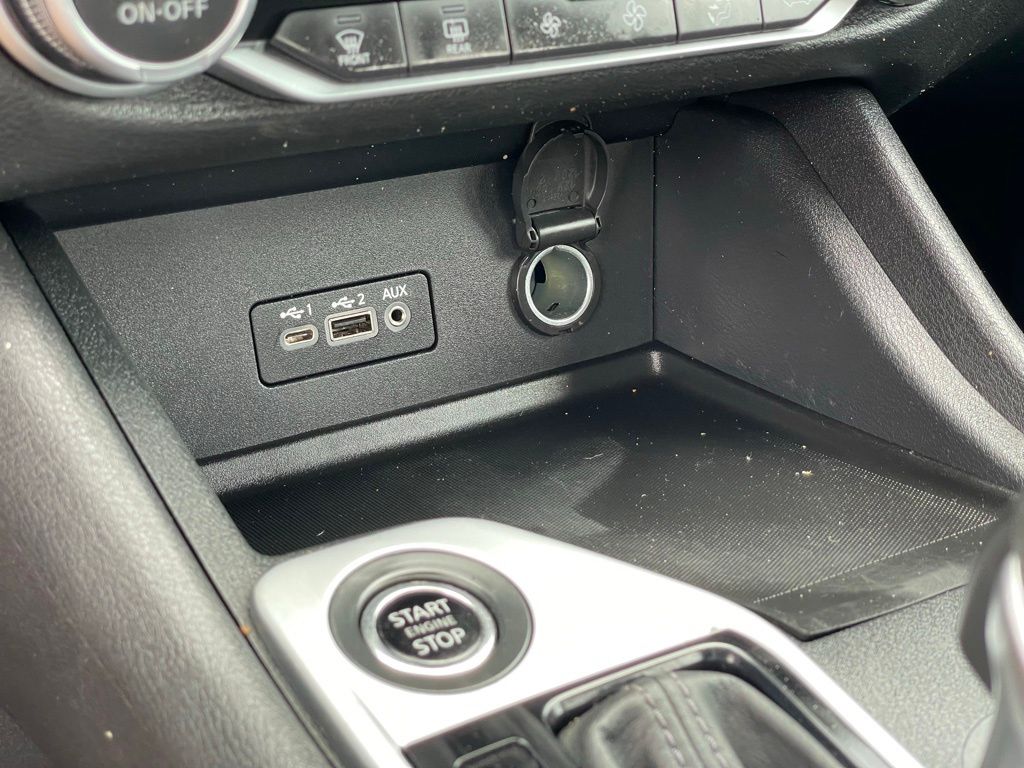 Vehicle image 25 of 30