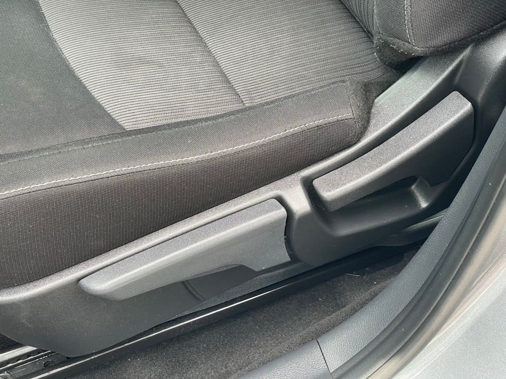 Vehicle image 24 of 30