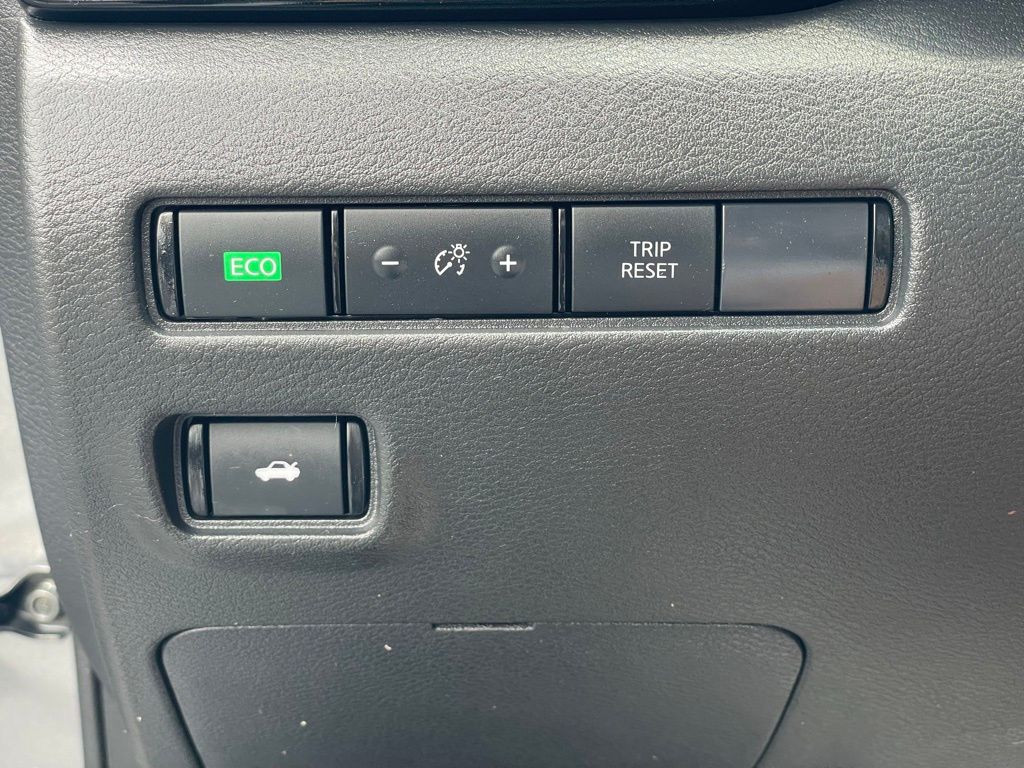 Vehicle image 19 of 30