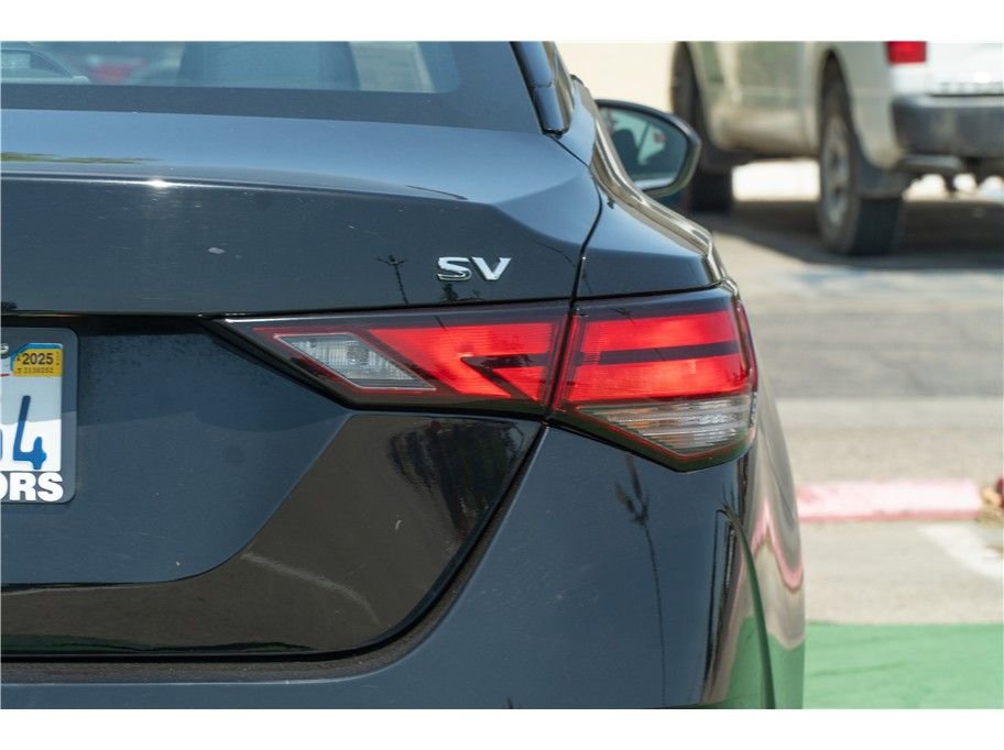 Vehicle image 22 of 24