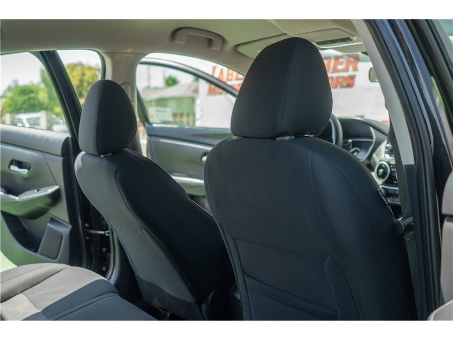 Vehicle image 14 of 24