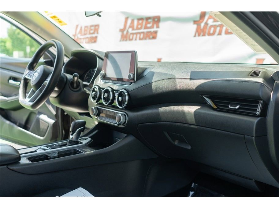 Vehicle image 13 of 24