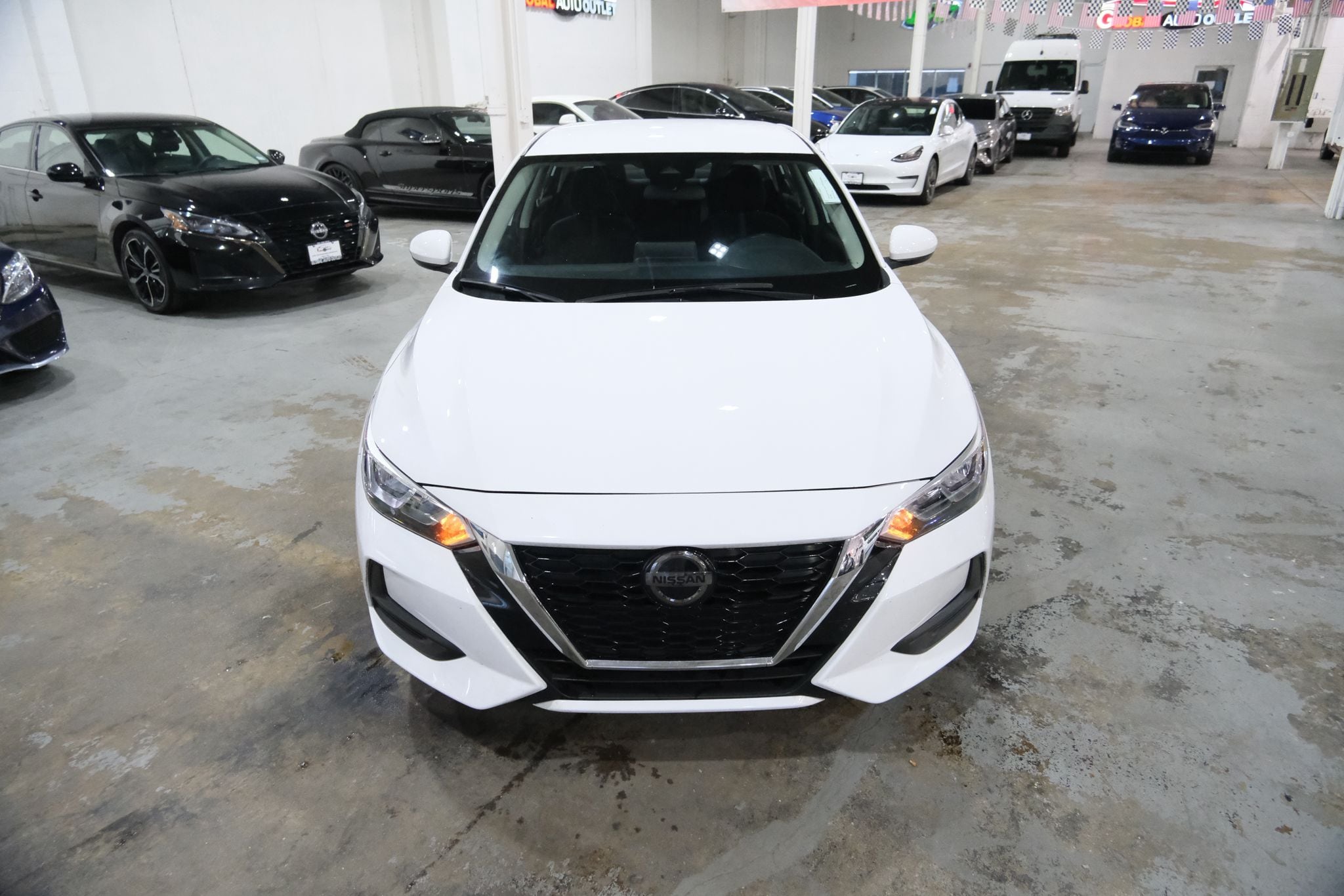 2023 Nissan Sentra SV Image 2 of 36