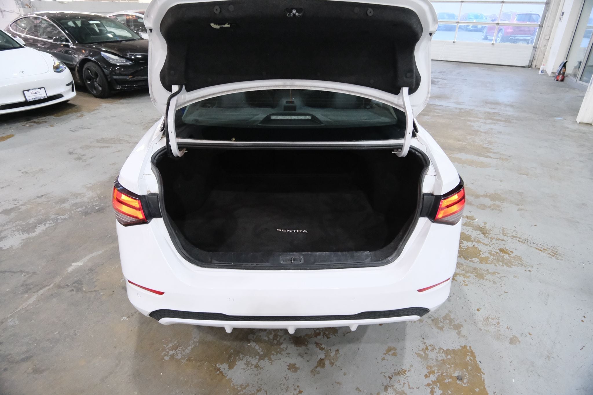 2023 Nissan Sentra SV Image 13 of 36