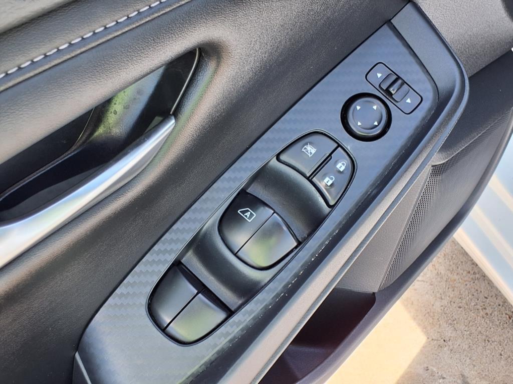 Vehicle image 21 of 30