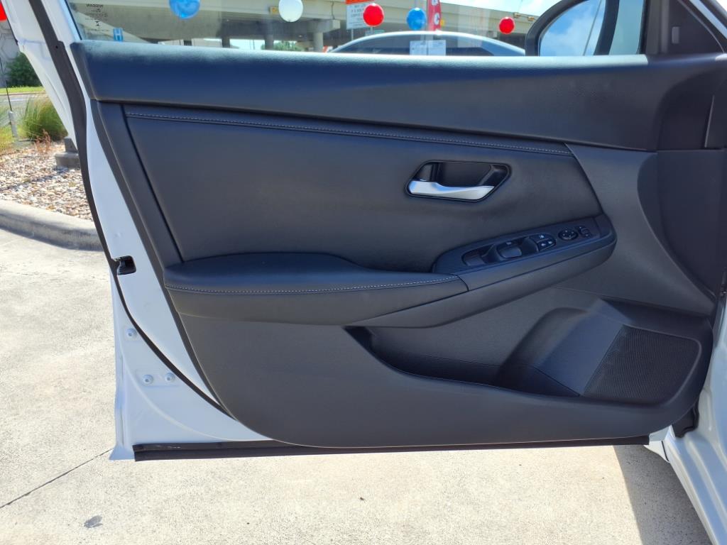 Vehicle image 19 of 30
