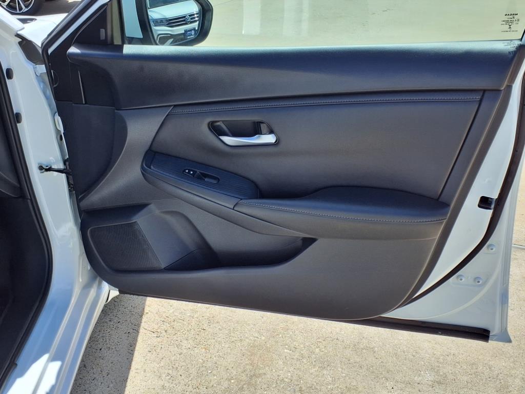 Vehicle image 20 of 30