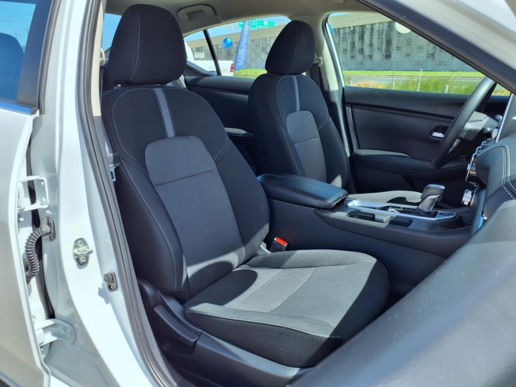 Vehicle image 11 of 30
