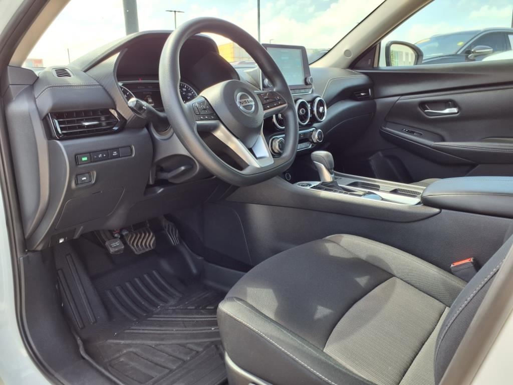 Vehicle image 25 of 30