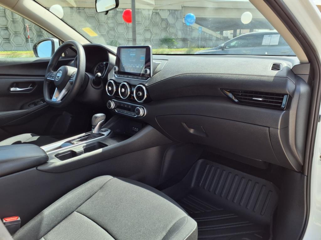 Vehicle image 14 of 30