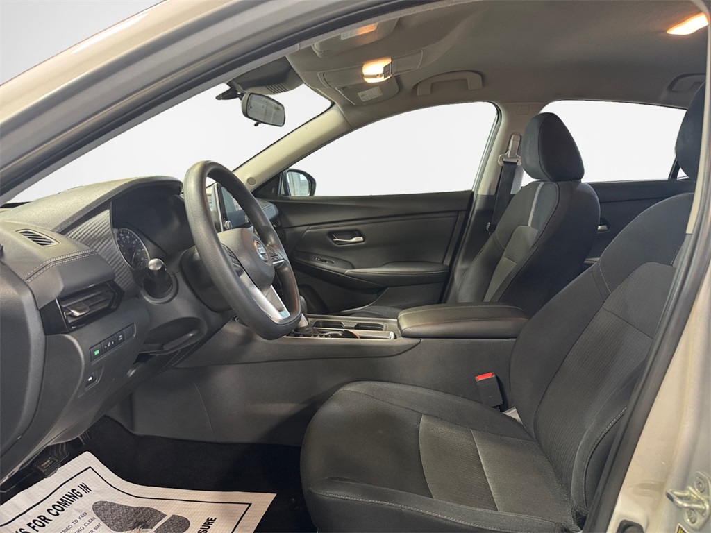 2023 Nissan Sentra SV Image 14 of 32