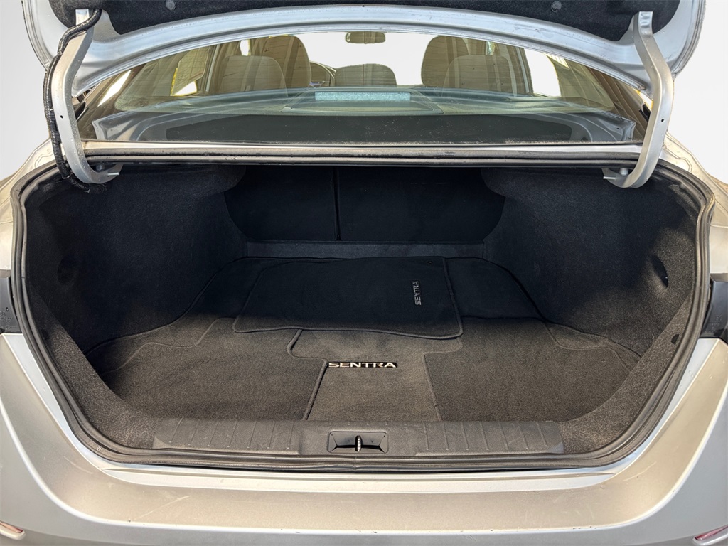 2023 Nissan Sentra SV Image 11 of 32