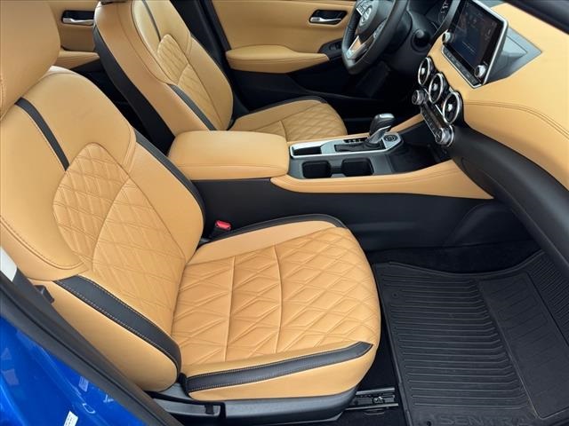 Vehicle image 18 of 25