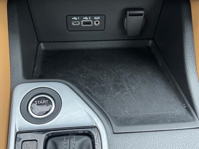 Vehicle image 16 of 25