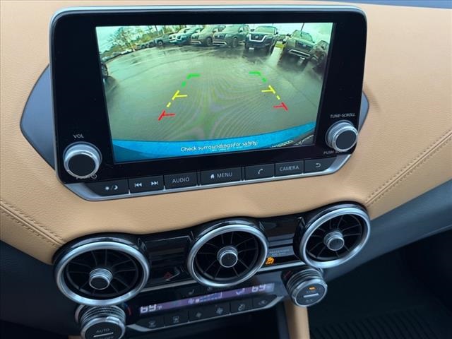 Vehicle image 12 of 25