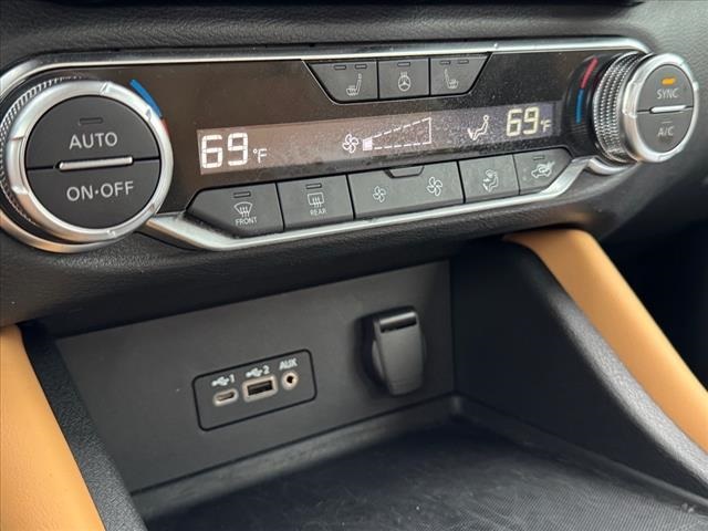 Vehicle image 13 of 25
