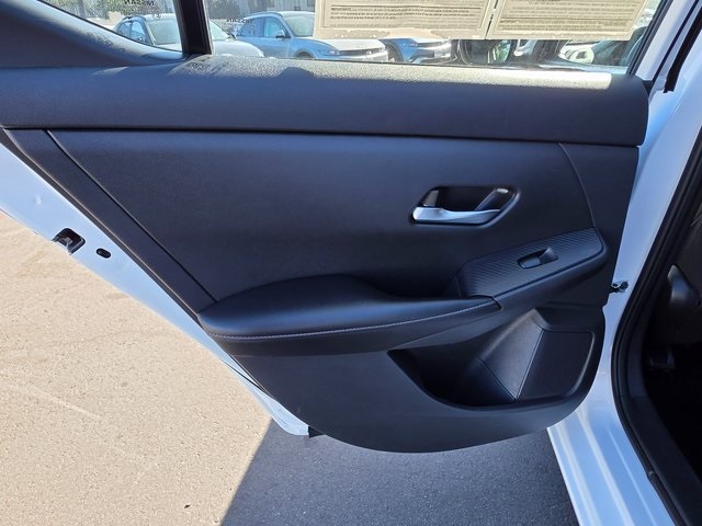 Vehicle image 28 of 38