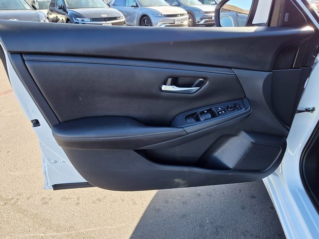 Vehicle image 27 of 38